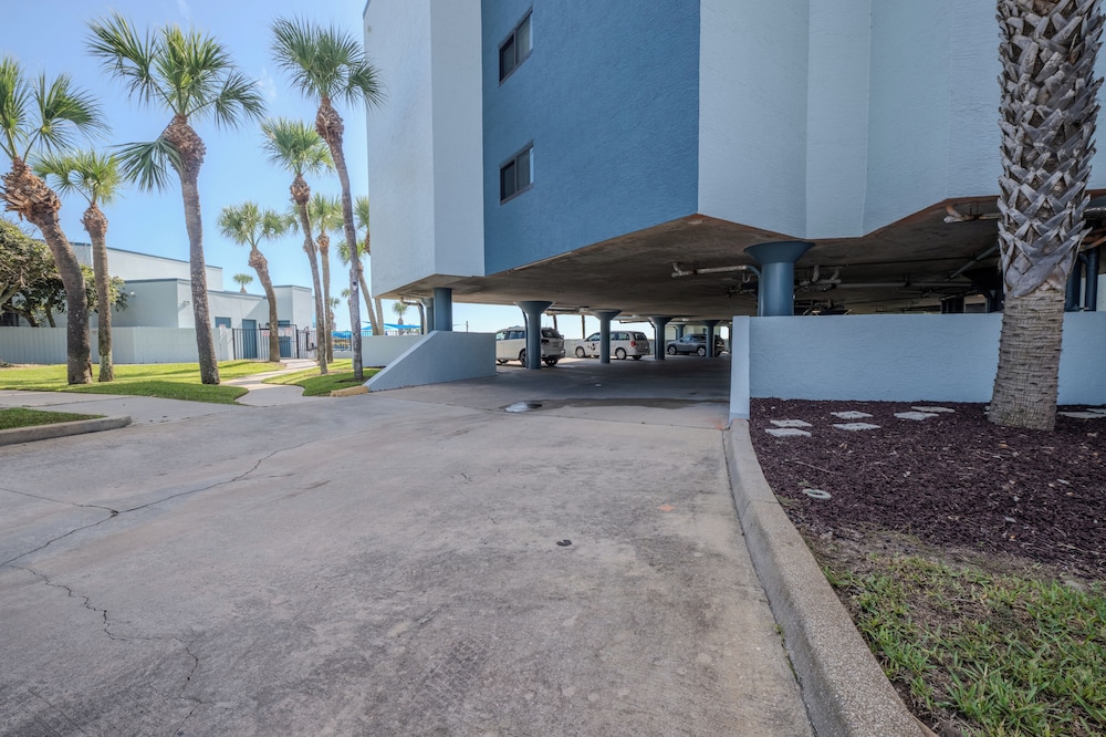 Oceanique Resort by Capital Vacations 40/48