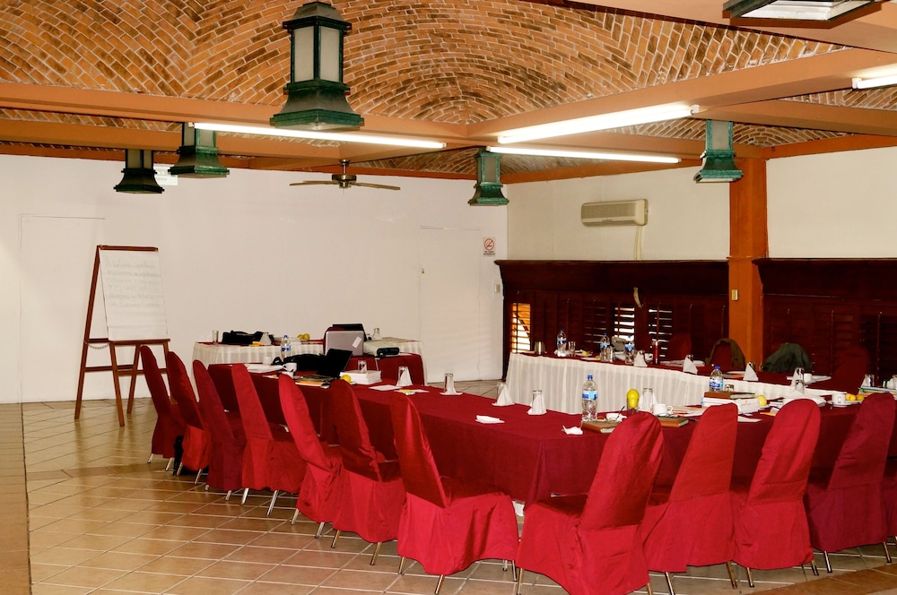 Villa del Sol and Suites 46/62