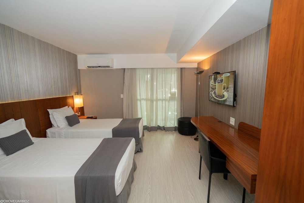 Luxury, Twin Beds, Front View
