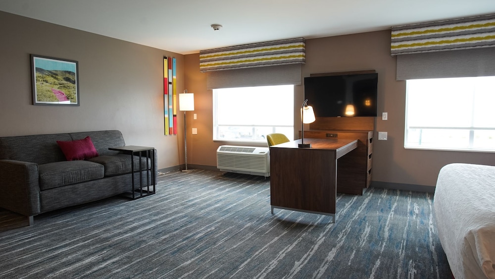 Hampton Inn Suites St Clairsville 24/32