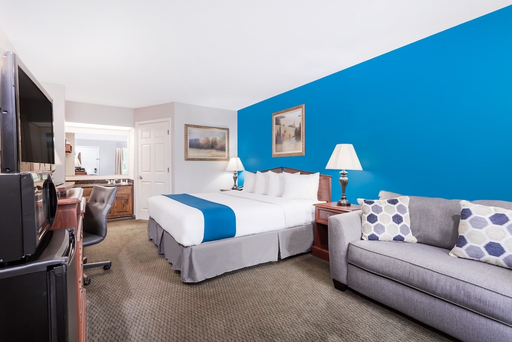 Baymont by Wyndham Duncan/Spartanburg 14/26