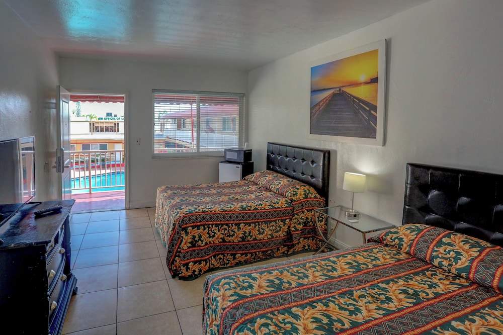 Beach and Town Motel 33/50