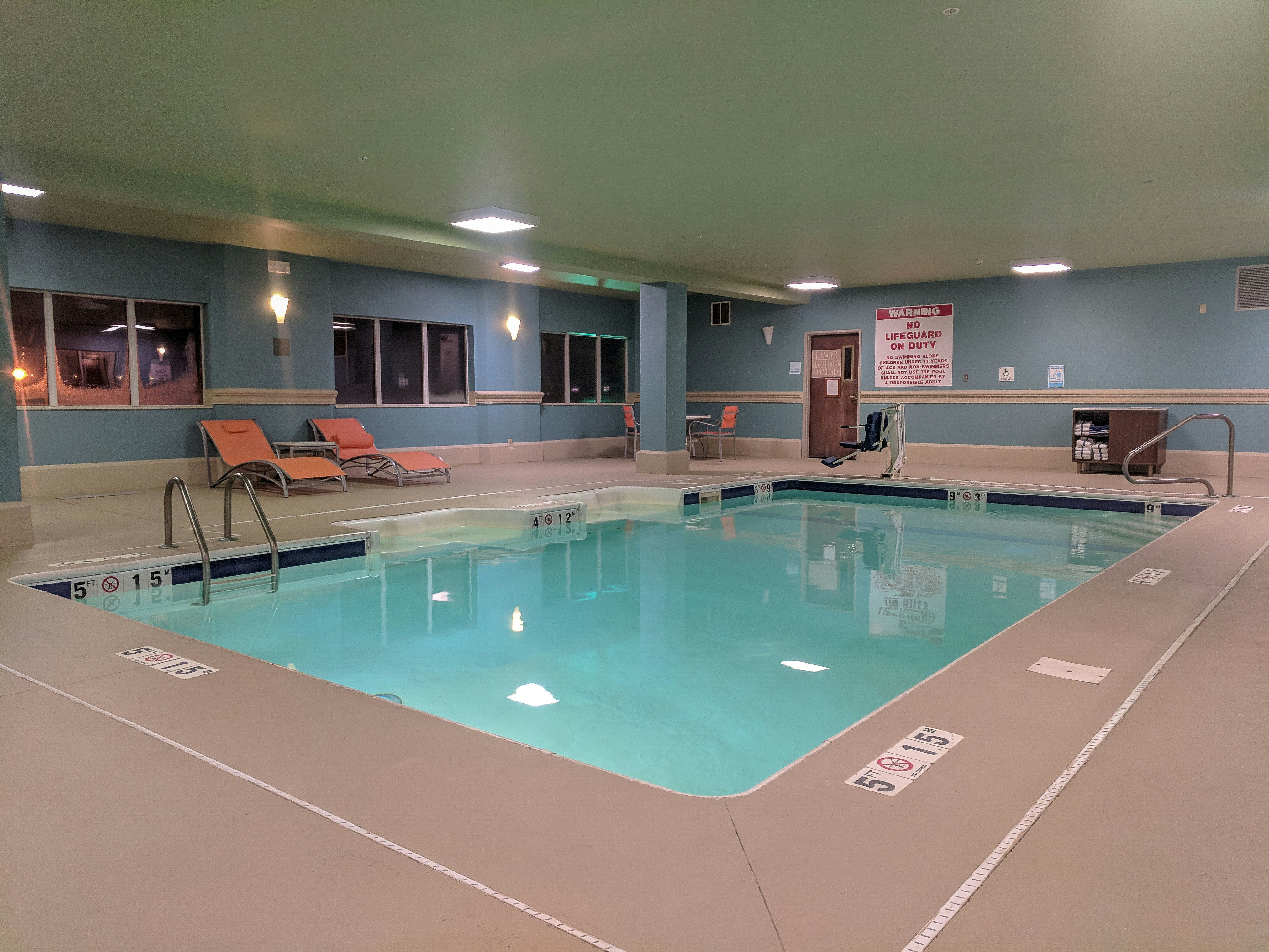 Holiday Inn Express Fort Wayne-East(New Haven) 24/39
