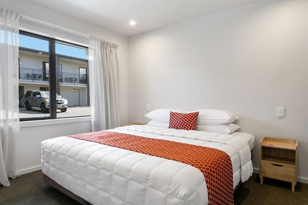 Acacia Lake View Motel 24/57