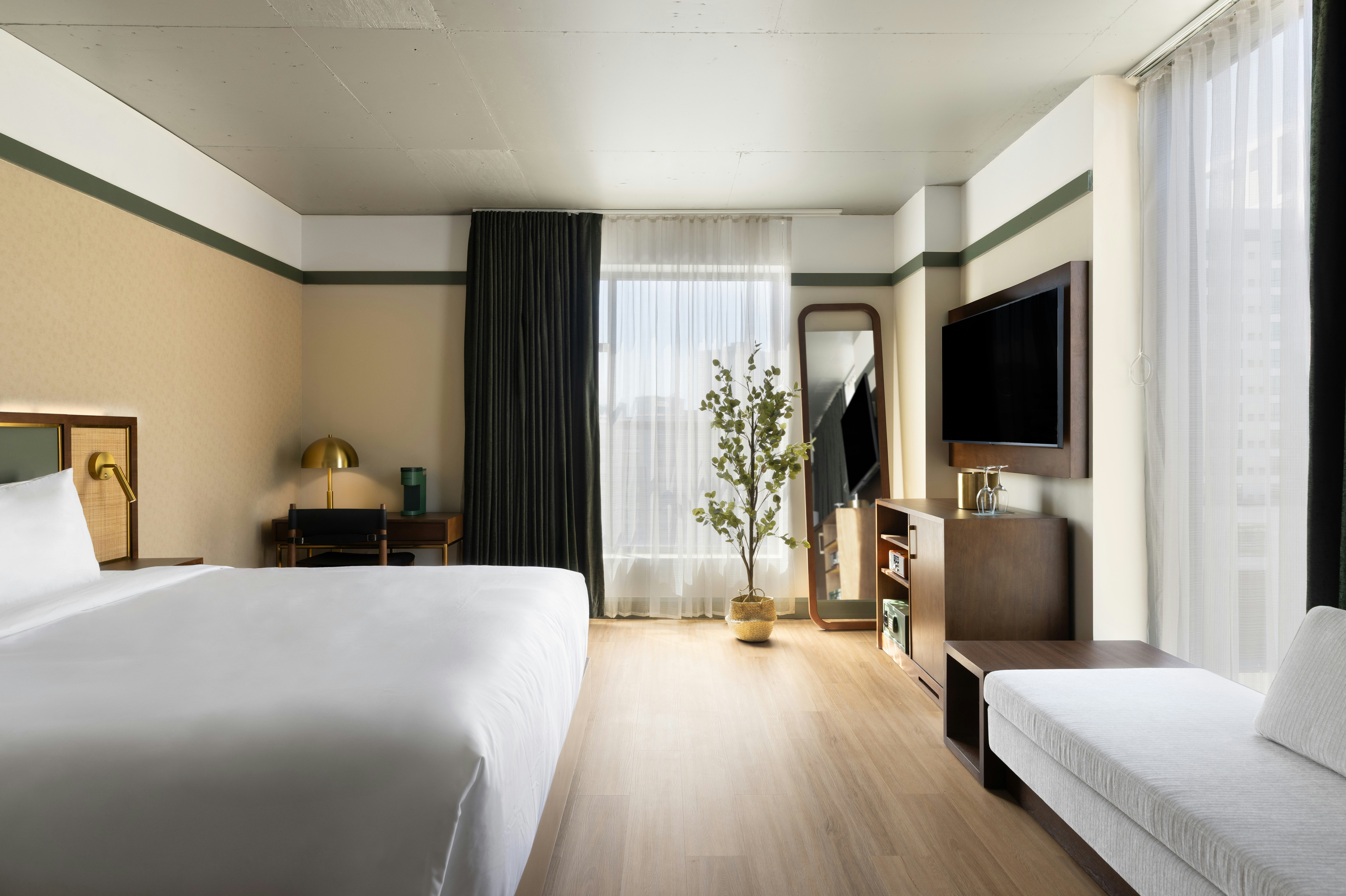 ROOM, KING BED, CITY VIEW, ACCESSIBLE