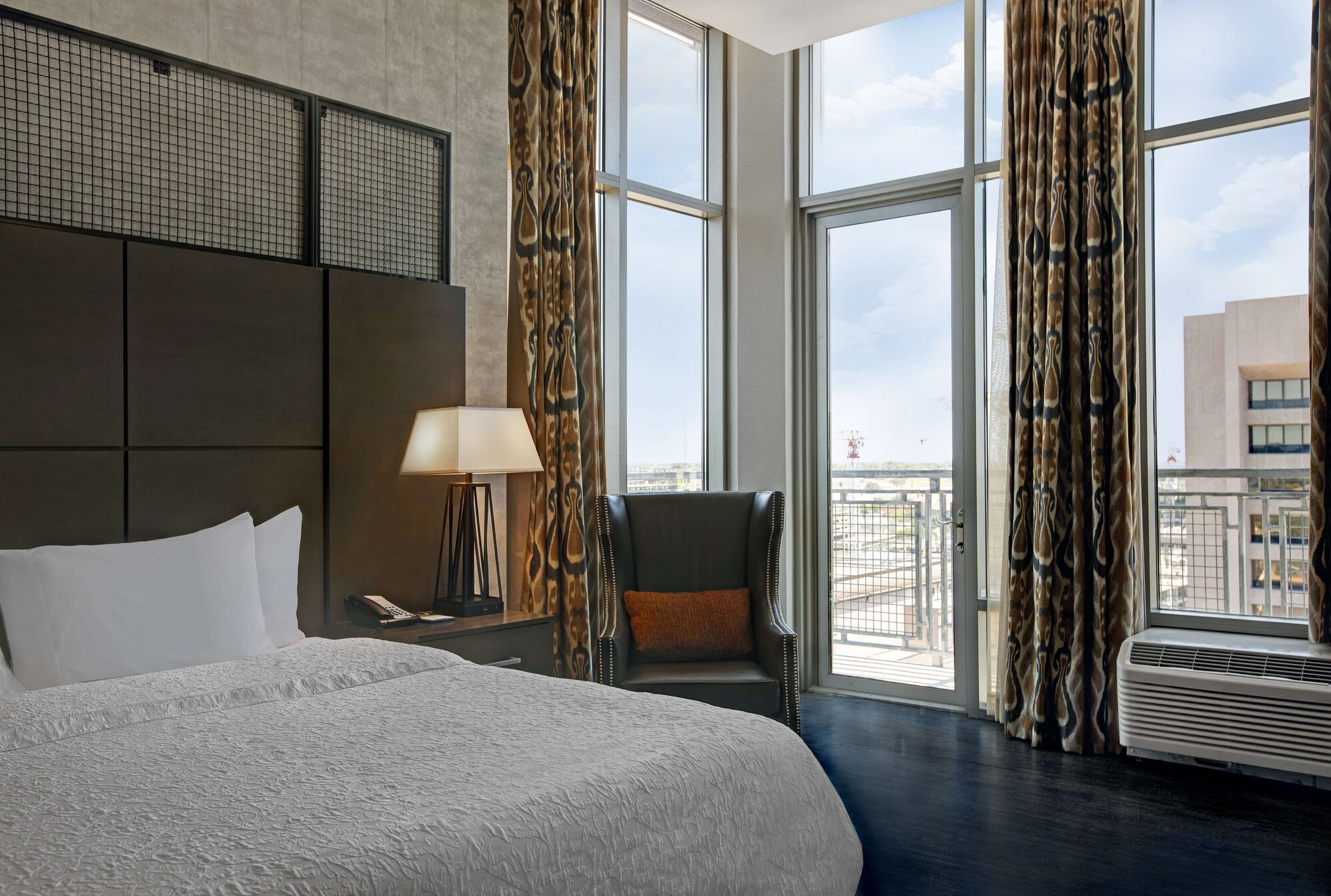 غرفة قياسية بسرير كينج بشرفة لذوي الإعاقة، Hampton Inn & Suites Austin At The University / Capitol 3/10