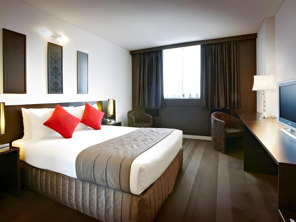 DELUXE, KING BED