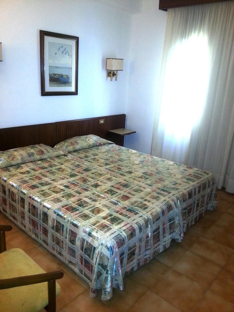 HOSTAL DEL SOL 13/28