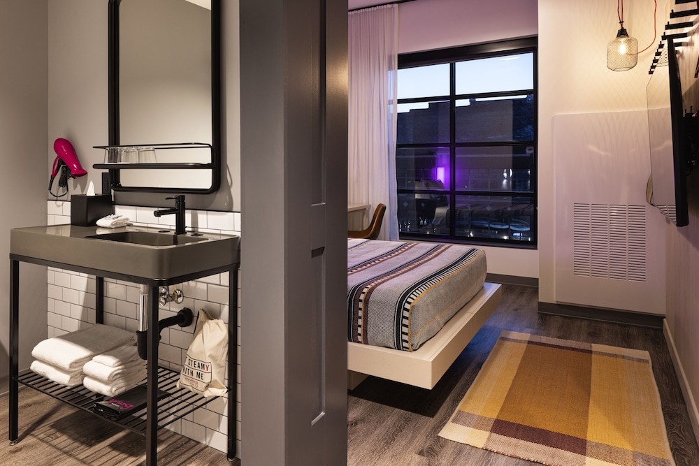 Moxy Omaha Downtown 10/37