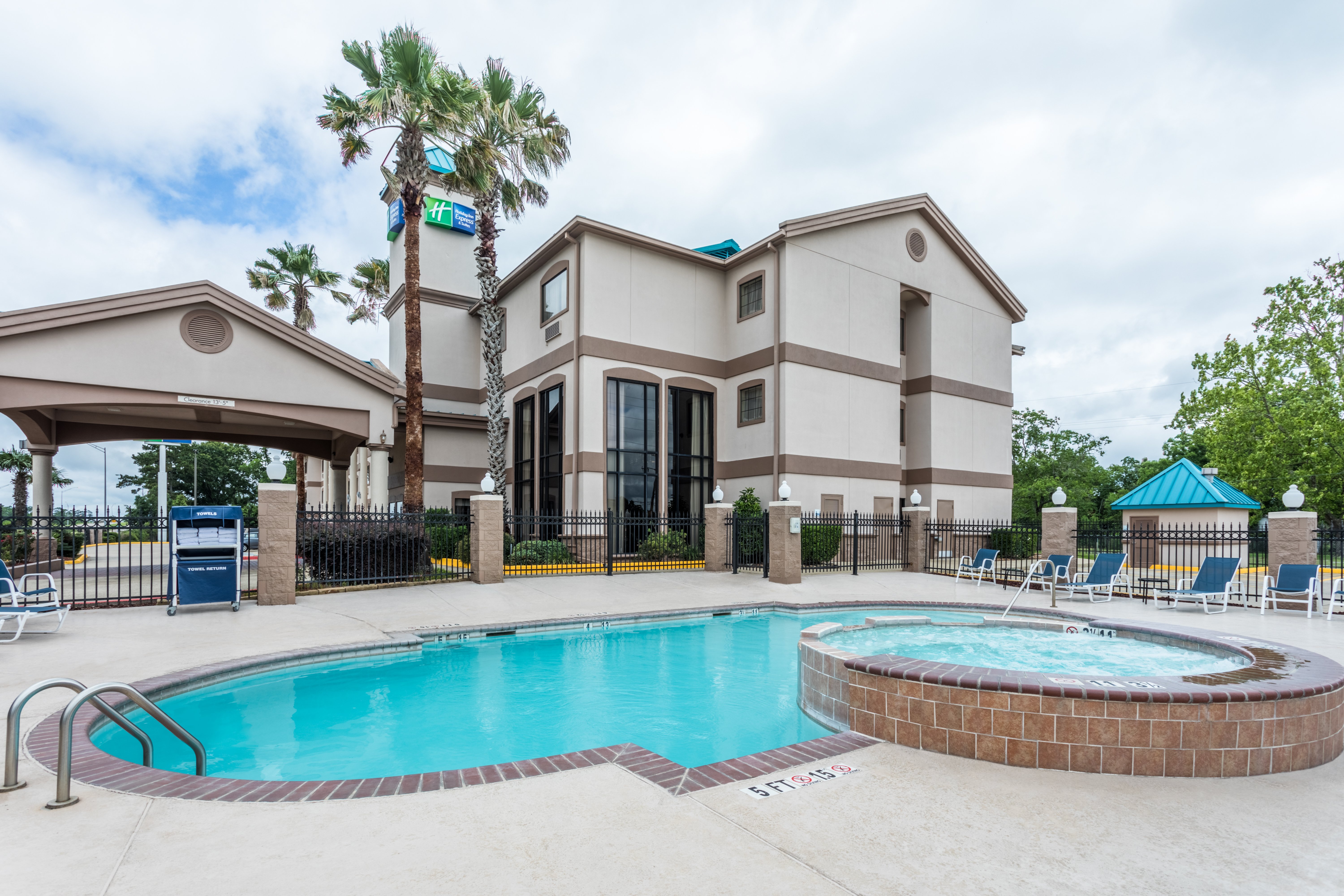 Holiday Inn Express Hotel And Suites Lake Charles 7/58