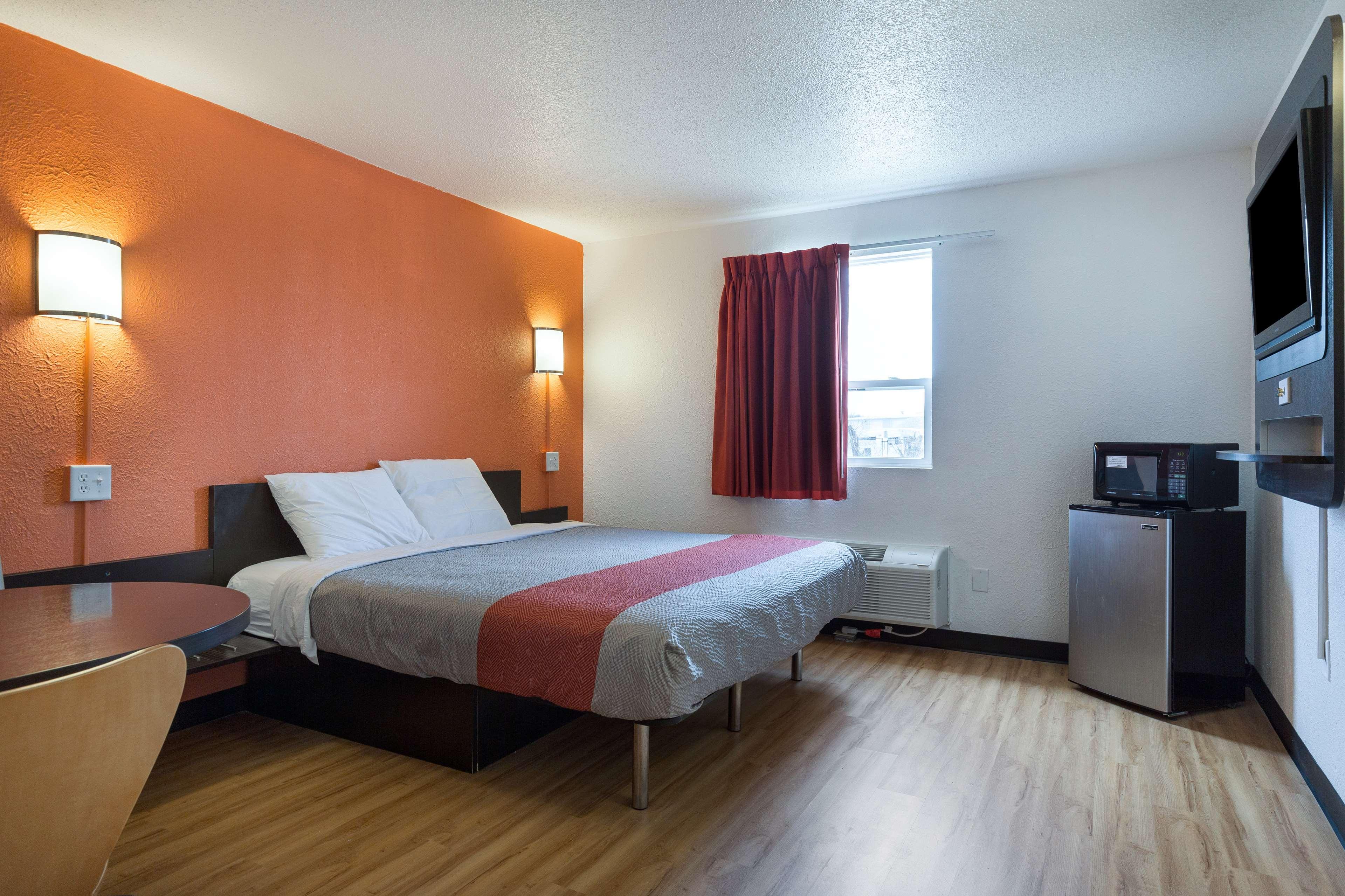 Americas Best Value Inn Lincoln, IL 7/28