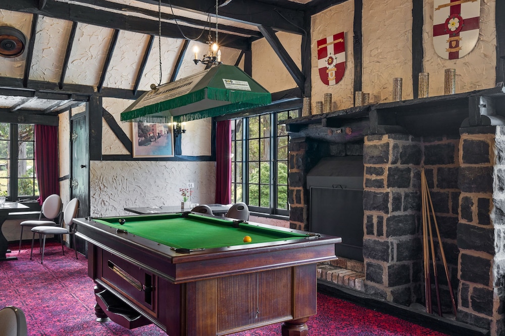 The Fox and Hounds Historic Hotel 6/61
