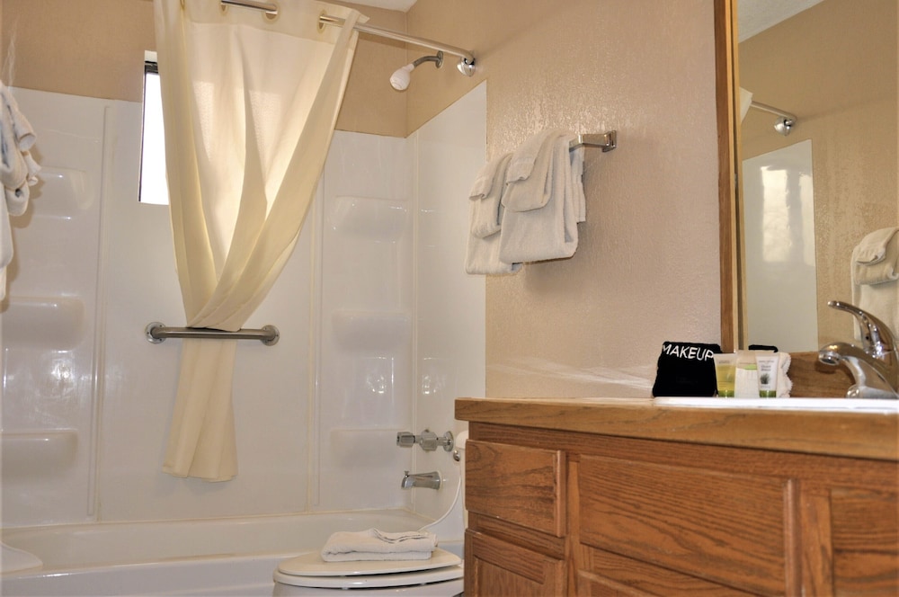 Pinecliff Village Resort 67/69