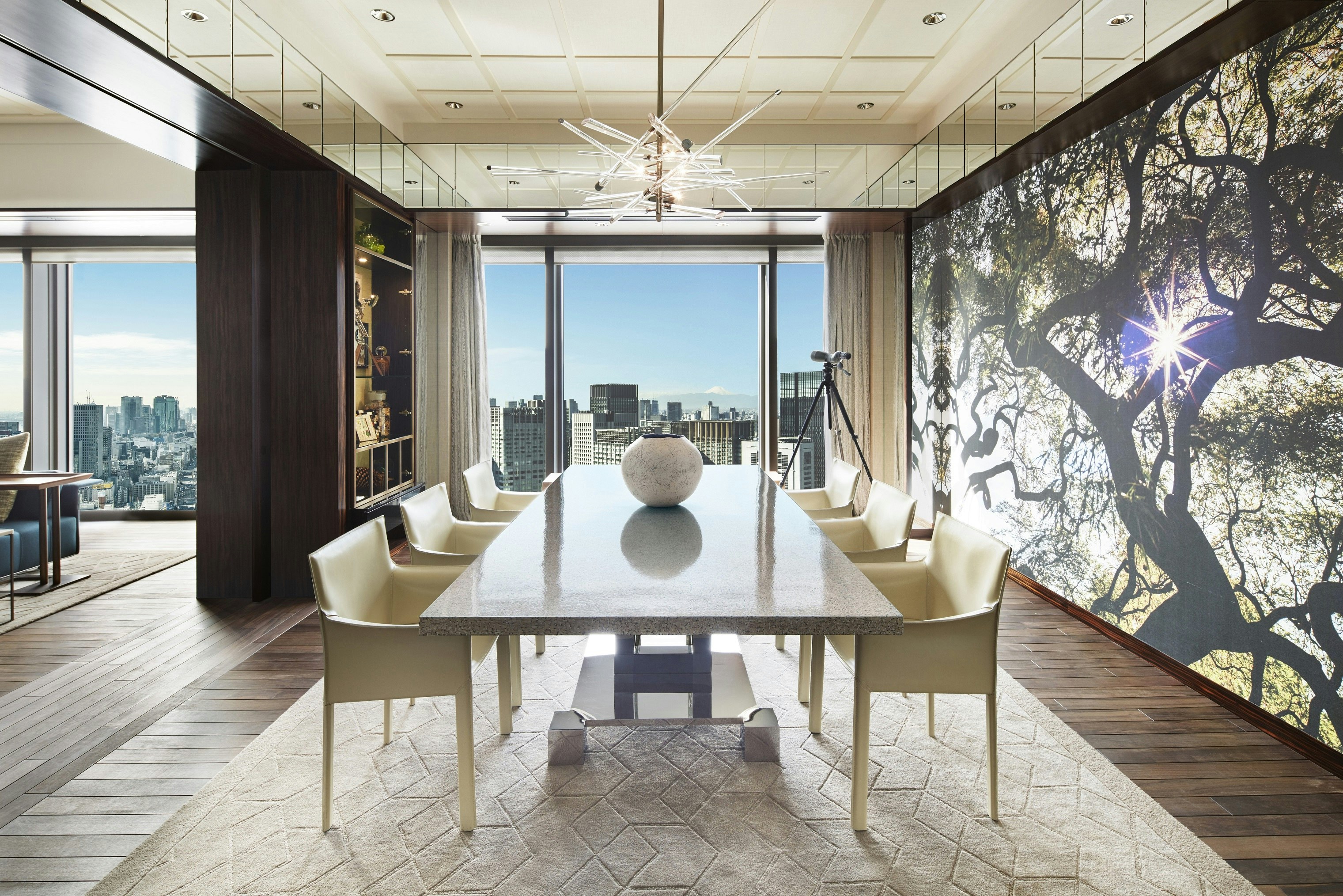 PRESIDENTIAL, SUITE