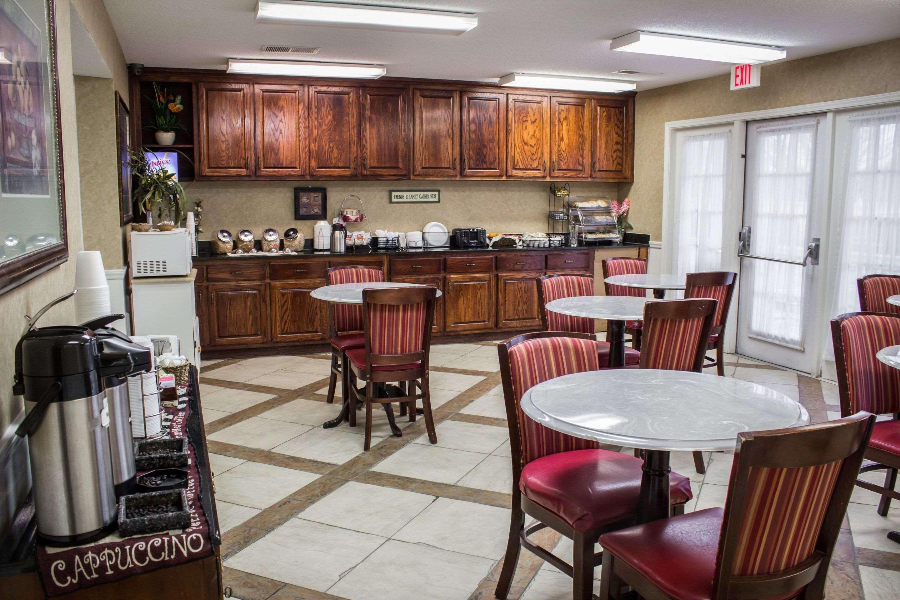 Econo Lodge Greenville near University 51/64