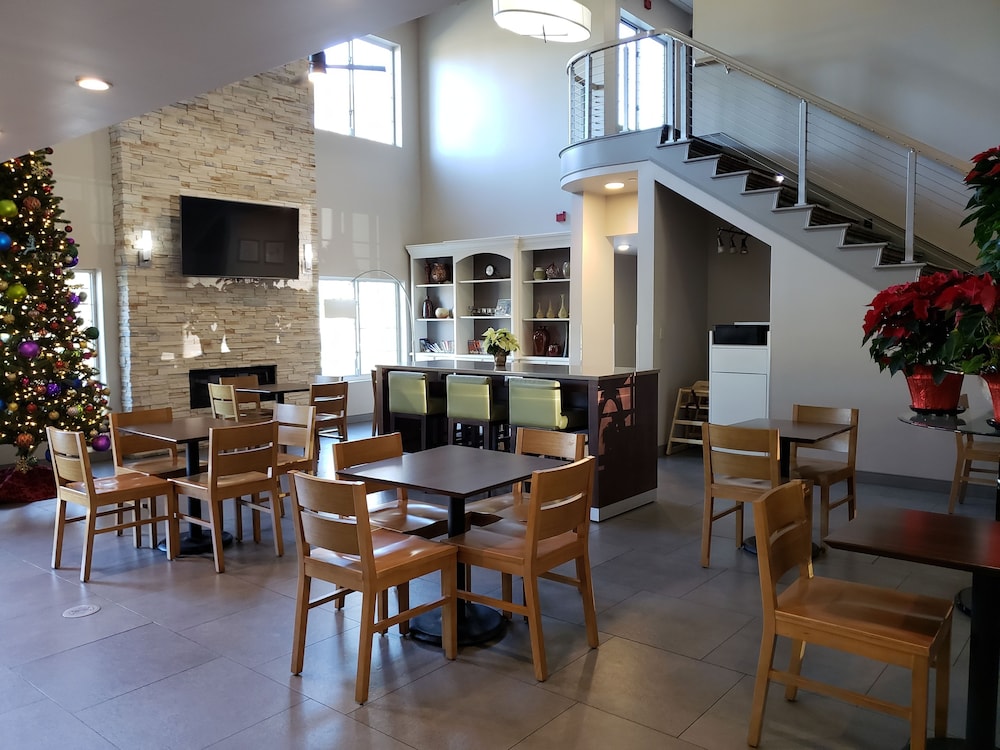Spark by Hilton Redlands 32/40