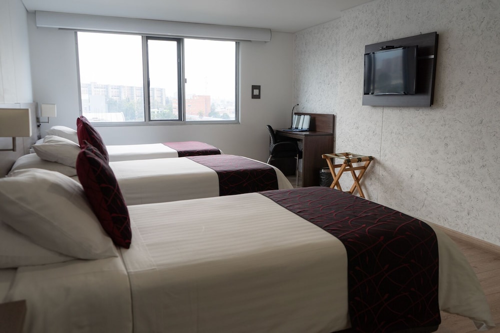 Hotel Grand Plaza Corferias 18/24