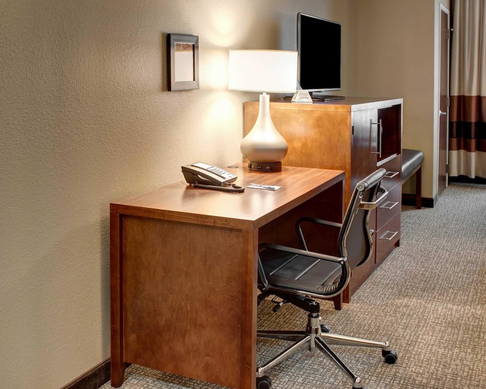 Comfort Inn & Suites Caldwell 43/54