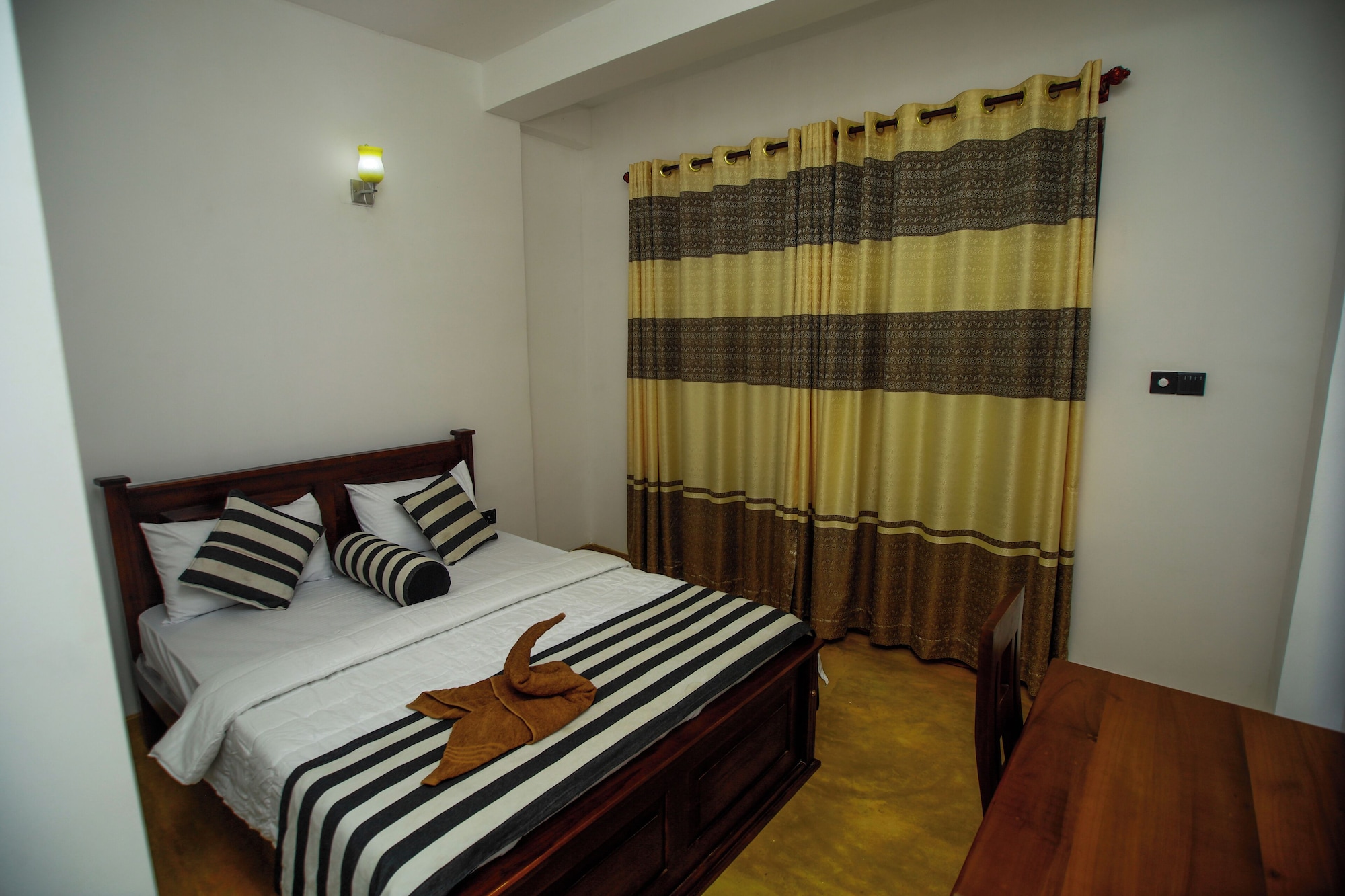 ROOM, DOUBLE BED
