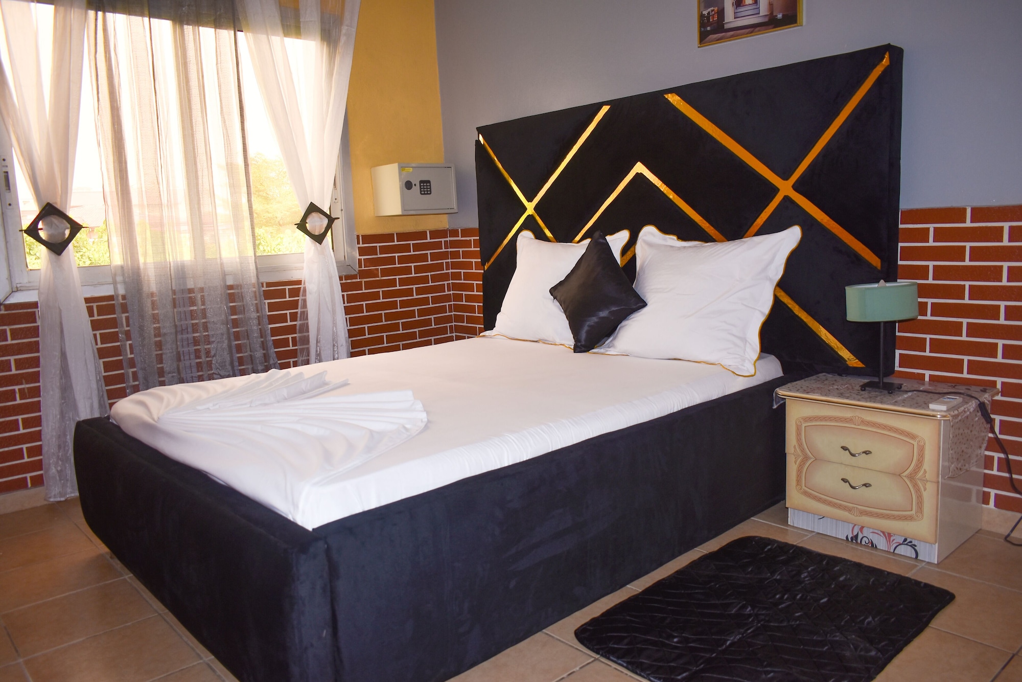 4 BEDROOMS, FAMILY, APARTMENT, GARDEN VIEW, KITCHENETTE