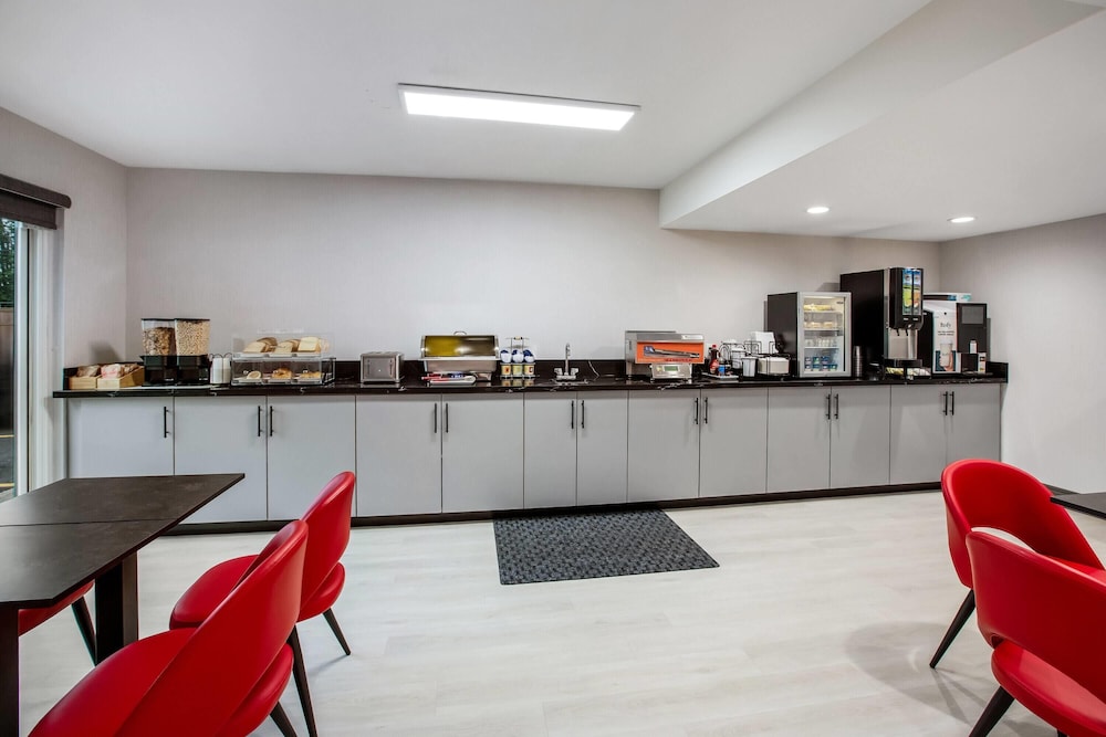 Ramada by Wyndham Kingston 33/50