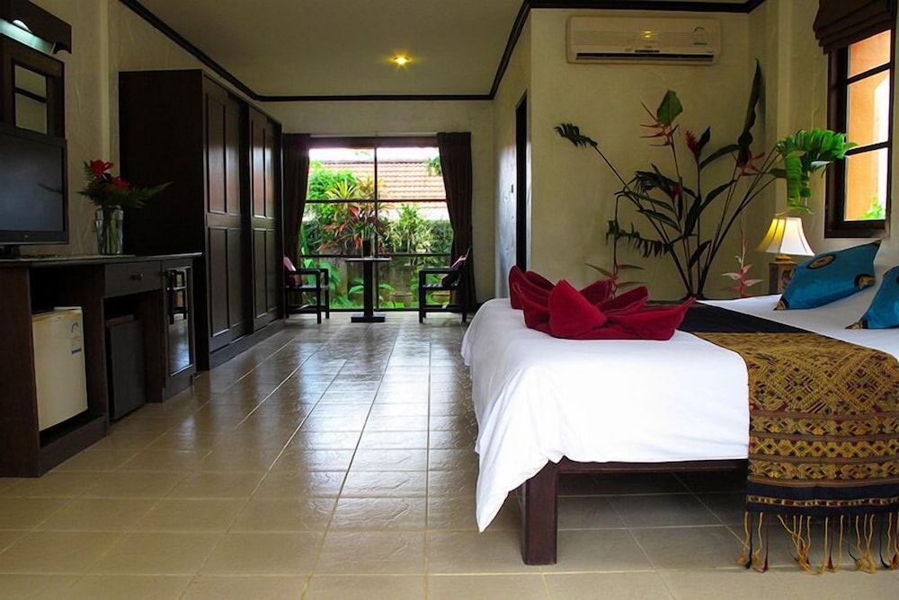 Khaolak Palm Hill Resort 10/25