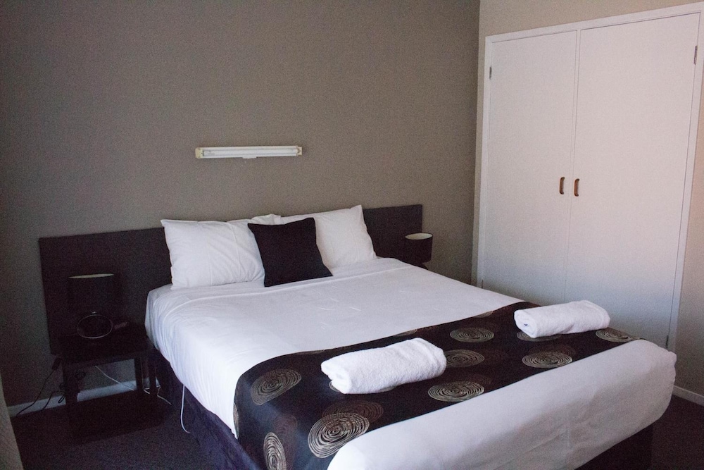 Blue Whale Motor Inn and Apartments 21/55