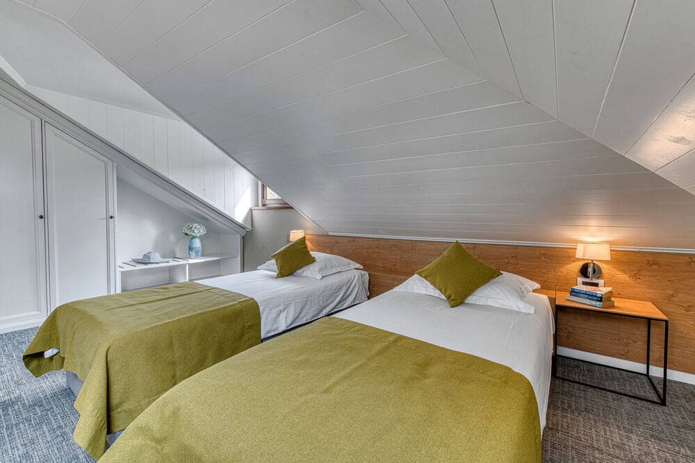 2 BEDROOMS, APARTMENT