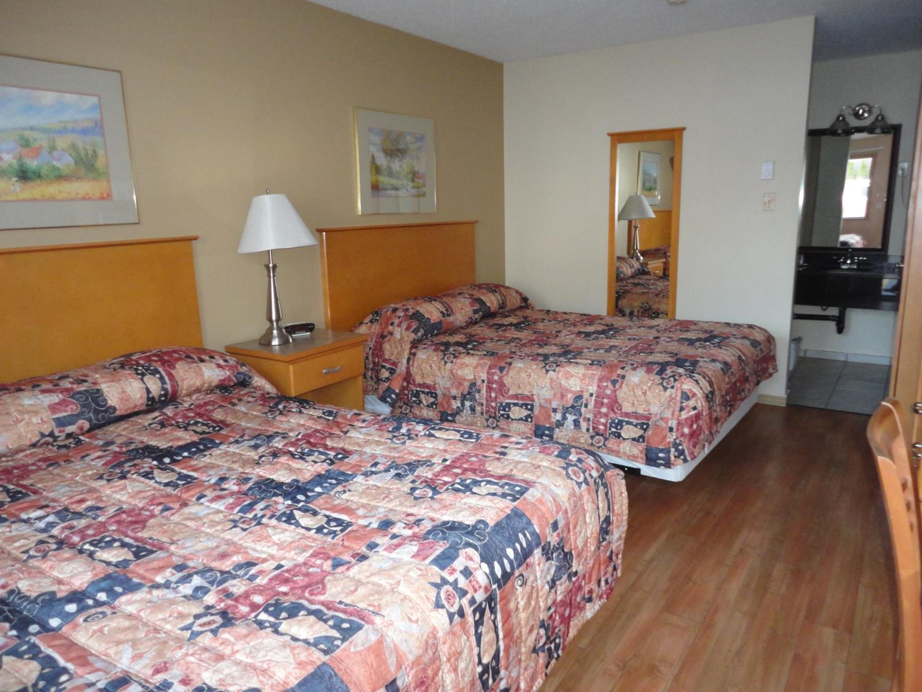 غرفة قياسية بسريرين كوين، Canadas Best Value Inn Suites Vernon 3/5