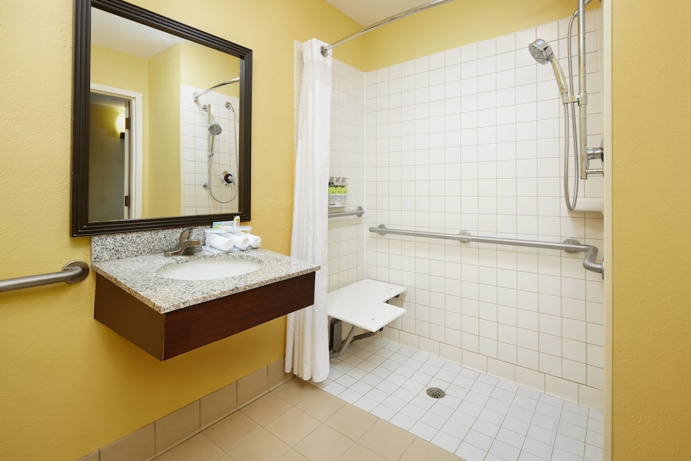 Holiday Inn Express Tifton 18/56