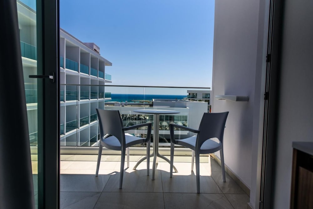 Eleana Hotel 30/34