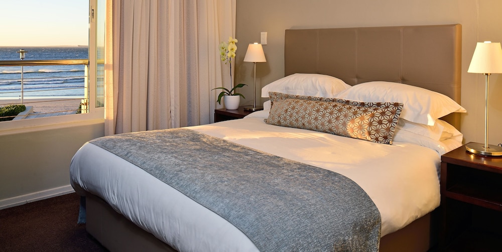 Luxury On The Beach Lagoon Beach 22/55