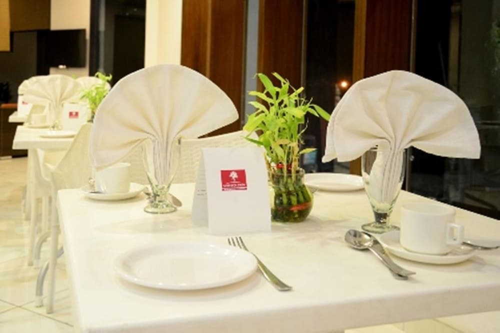 Crimson Park Shripriya Hotel 28/32