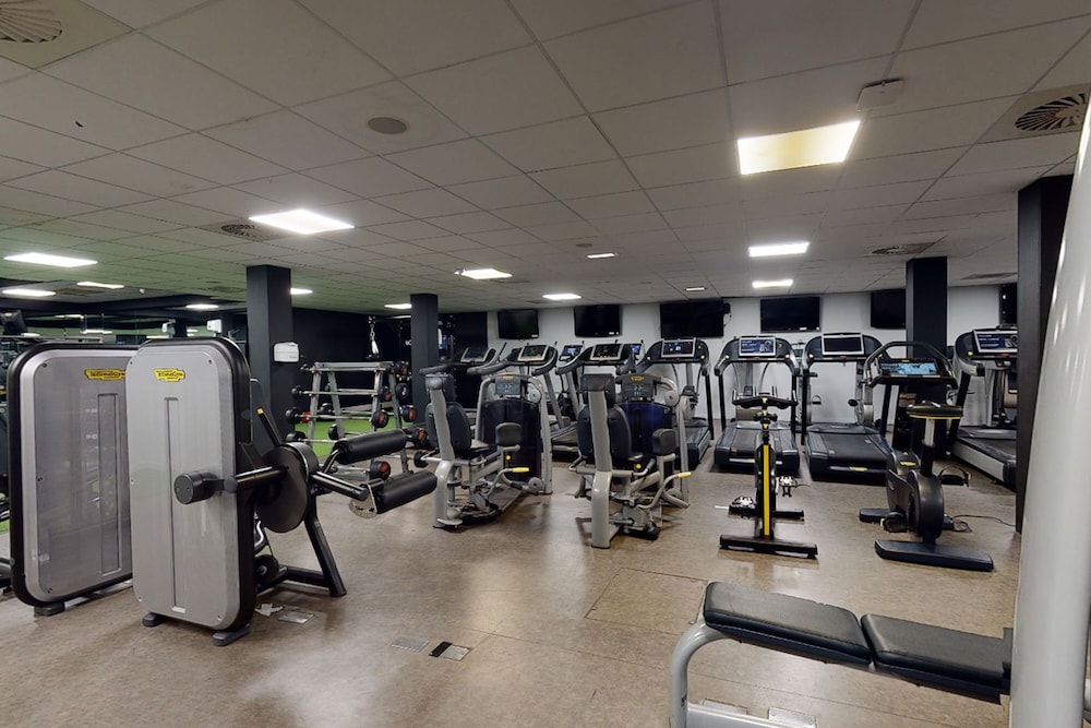 Village Manchester Hyde Hotel Leisure Club 18/40