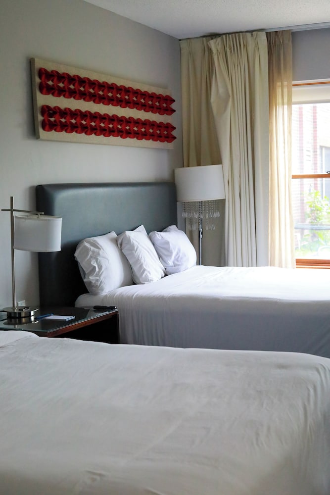 Illini Inn & Suites 11/26