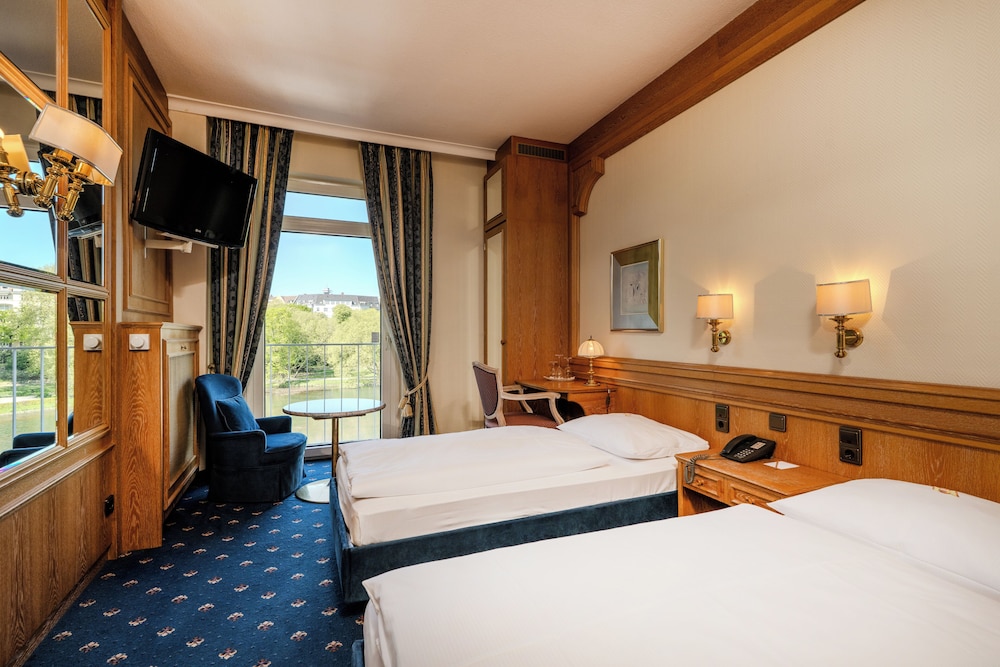 COMFORT, TWIN BEDS