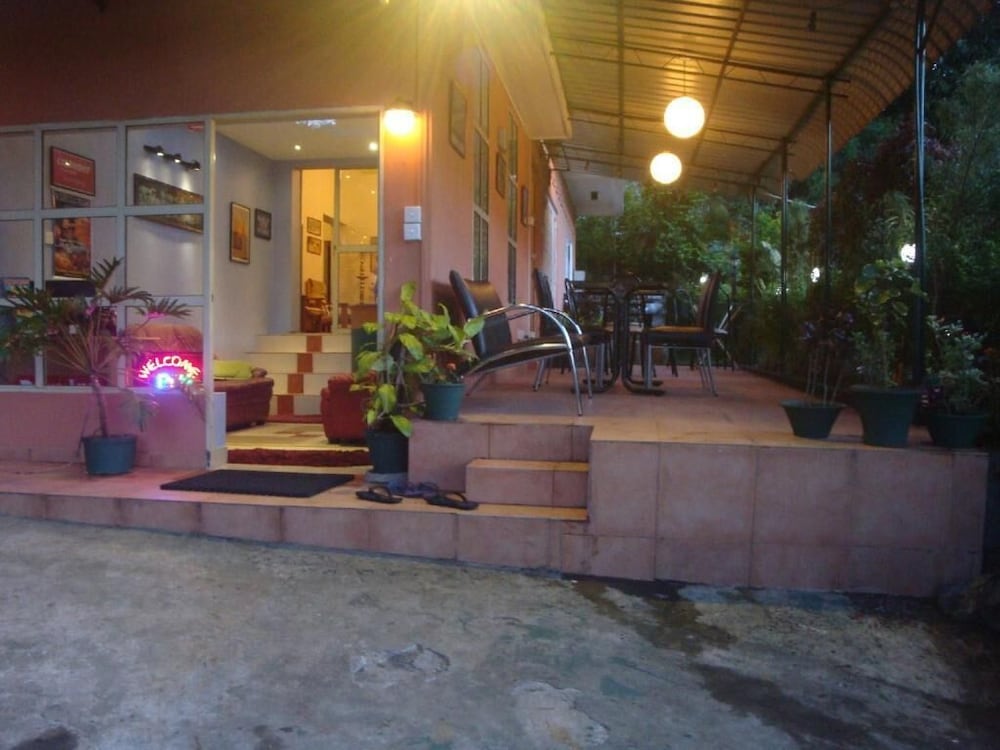 Days Inn Kandy 3/50
