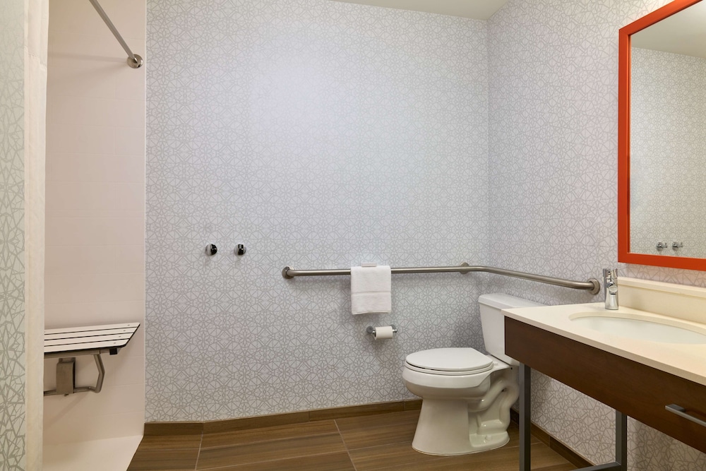 Hampton Inn and Suites Providence/Smithfield 17/40