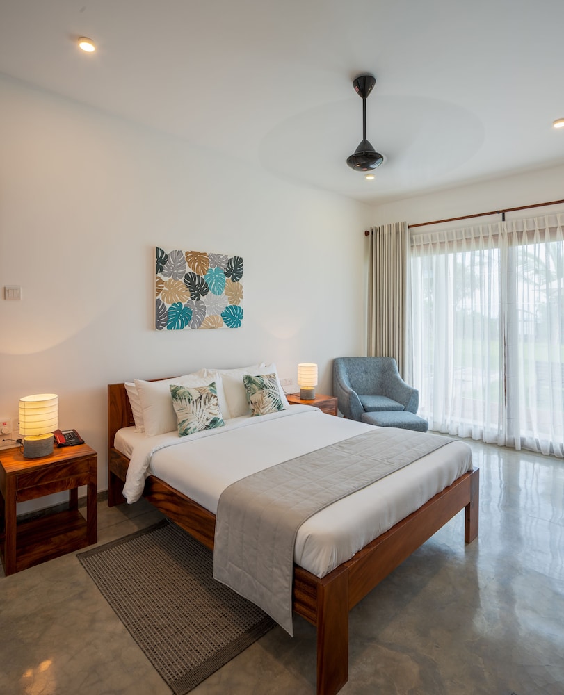 SUPERIOR, KING BED, OCEAN FRONT, SEA VIEW