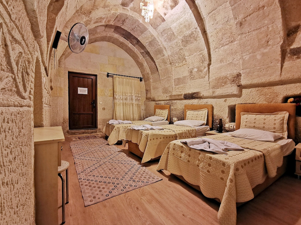 Falcon Cave Suites 24/49