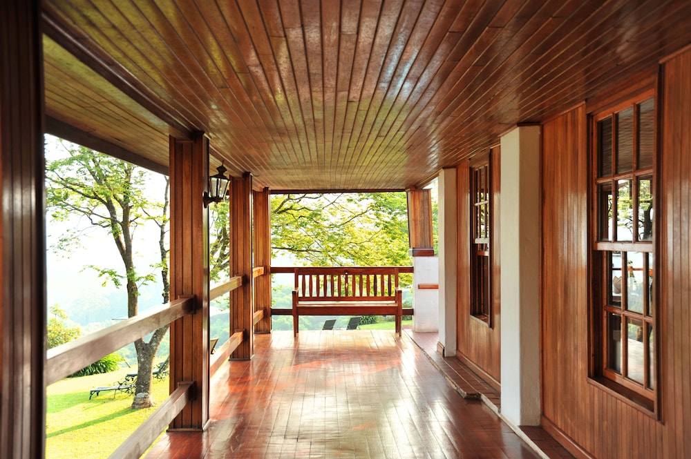 Coach House Hotel Spa 20/50