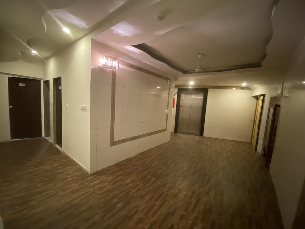 OYO Flagship 36844 Riverfront 23/31