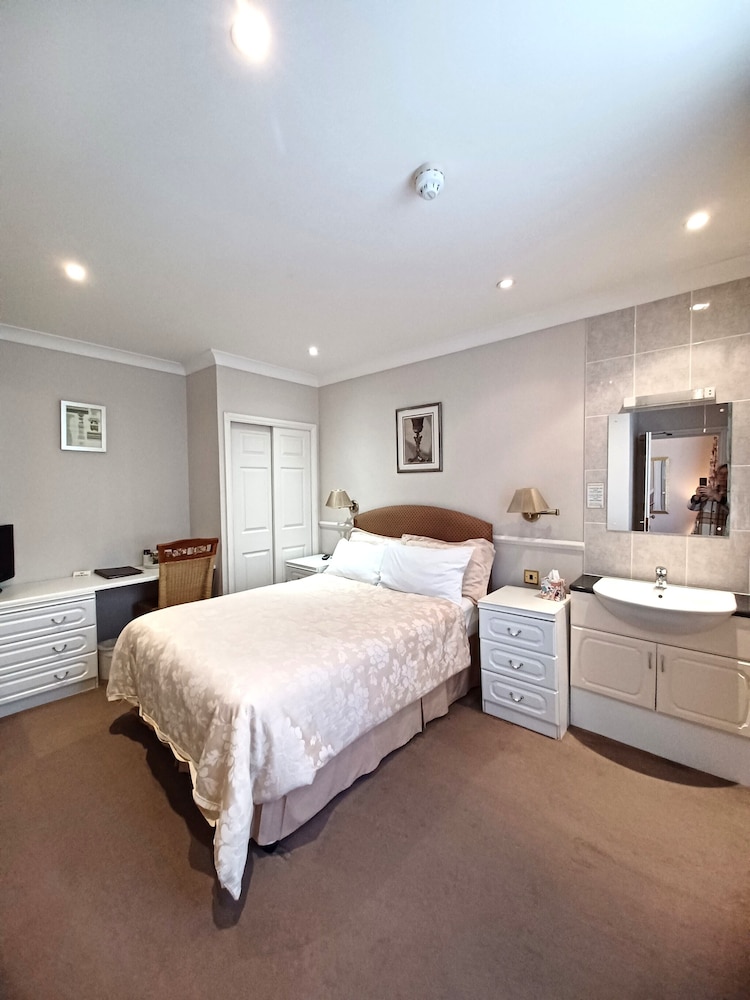 Hunters Lodge 19/50