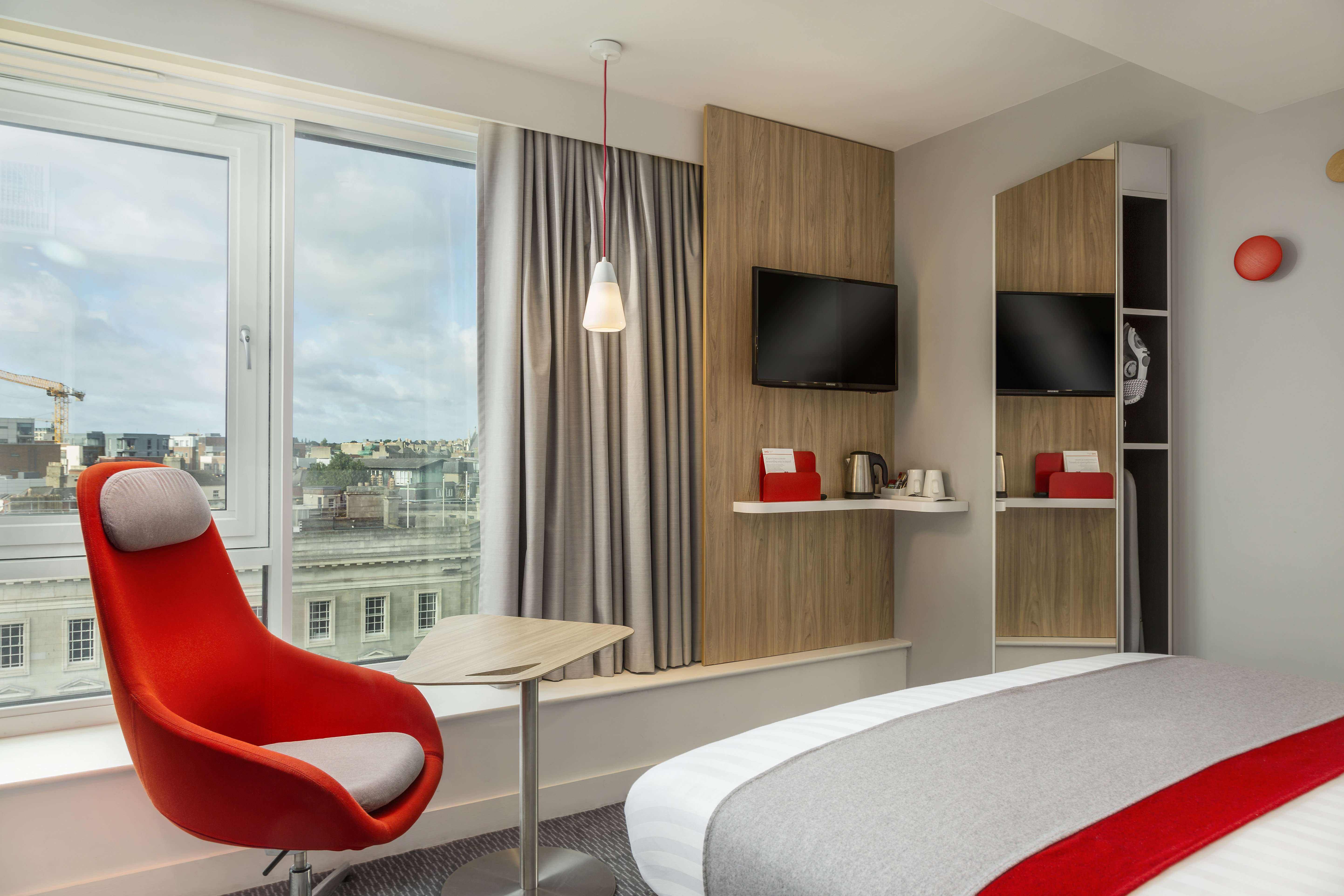 HOLIDAY INN EXPRESS DUBLIN CITY CENTRE 38/71