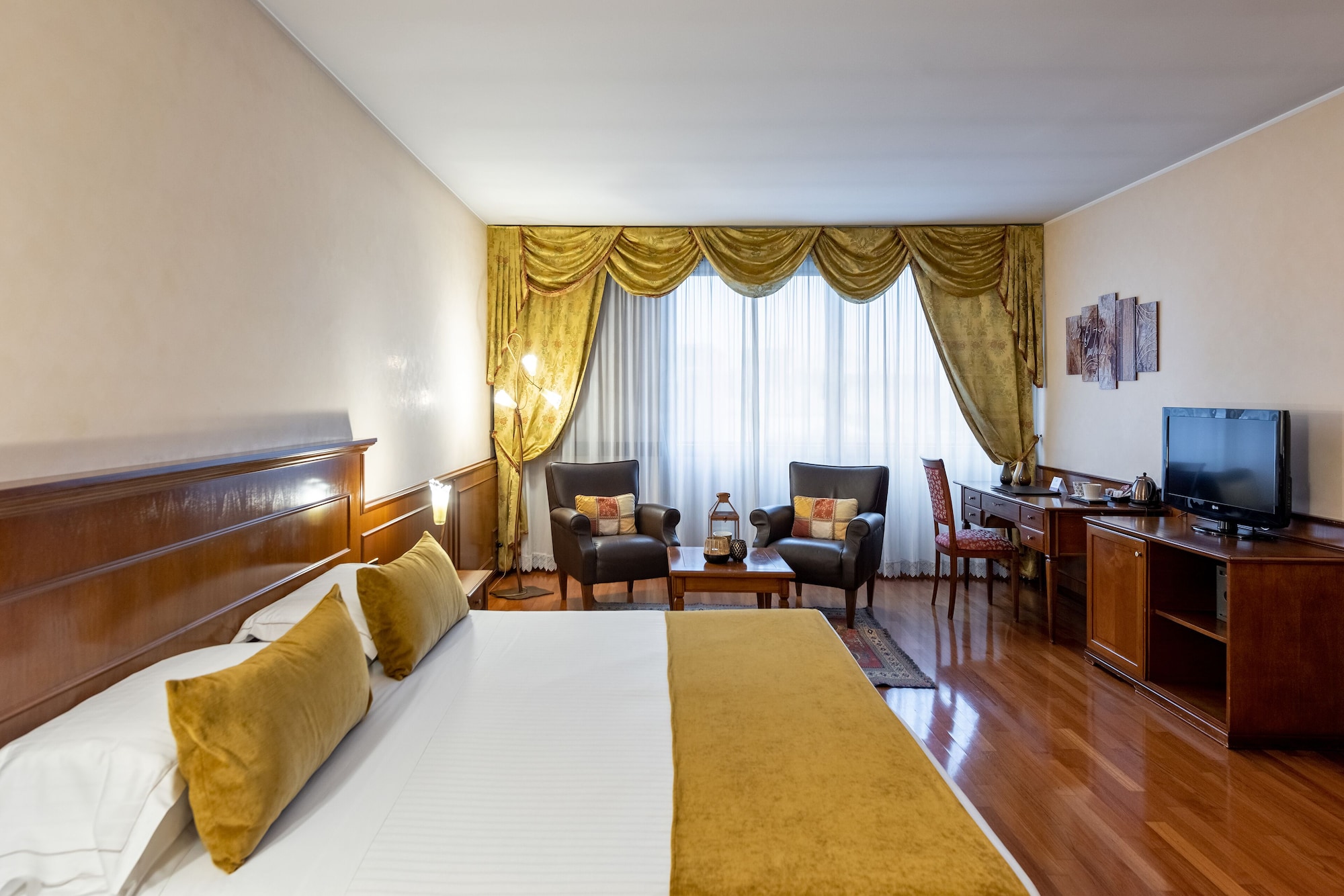 JUNIOR SUITE, HOT TUB