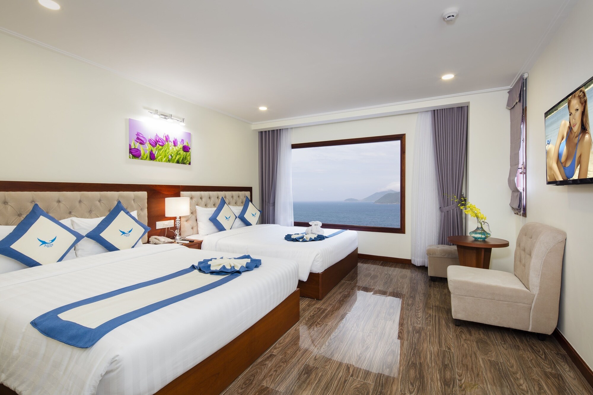 DELUXE, DOUBLE OR TWIN BED, SEA VIEW