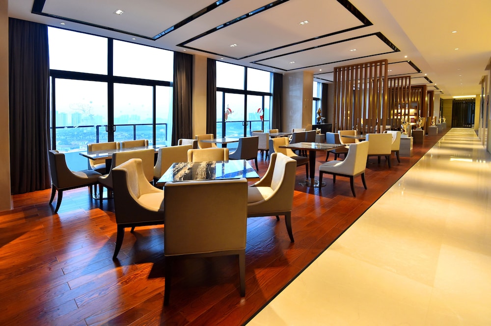 GRAND SKYLIGHT INTERNATIONAL HOTEL HUIZHOU 24/36