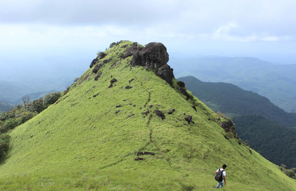 NEELESHWAR HERMITAGE 33/42