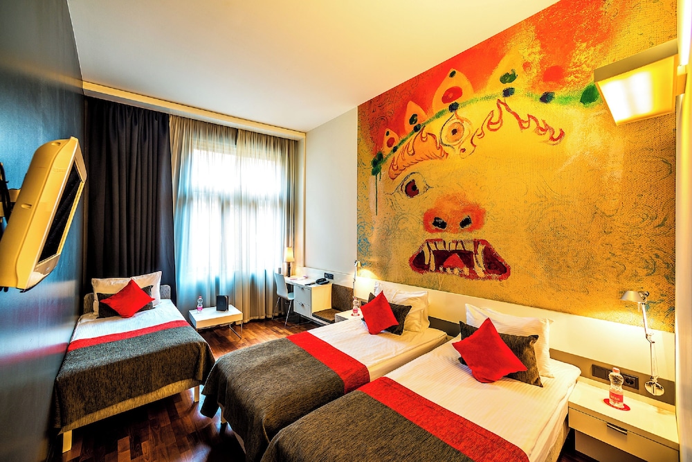 BOHEM ART HOTEL 29/59