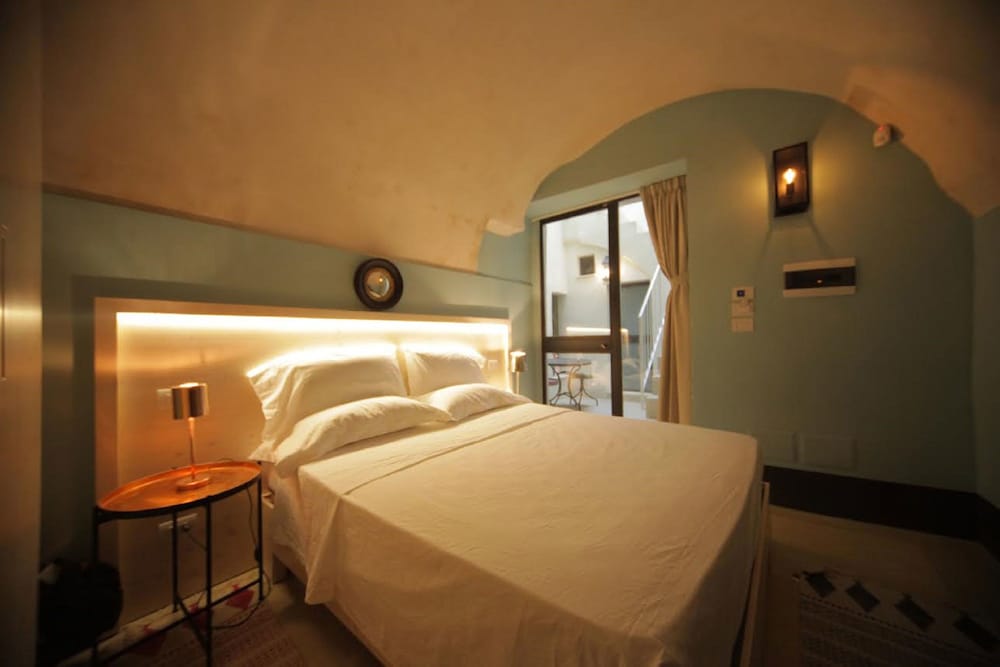 1 BEDROOM, APARTMENT